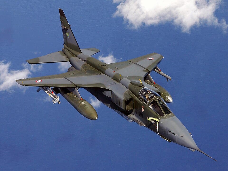 A French Air Force Jaguar A of Escadron de Chasse 1/7 "Provence" approaches a U.S. Air Force tanker aircraft over the Adriatic Sea, during a mission in support 