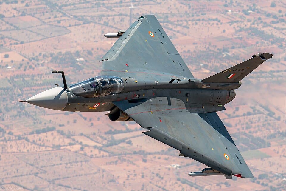 HAL Tejas (LA-5018) of Squadron 18 Flying Bullets doing air manoeuvre